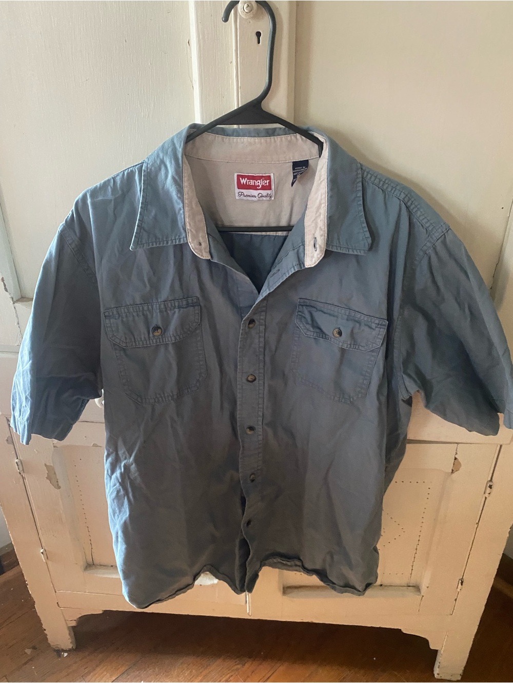 Wrangler Men's Light Blue Short-Sleeve Button-Down Work Shirt